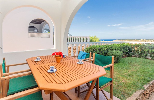 Apartamento en Arenal en Castell with Pool, Garden & Wi-Fi