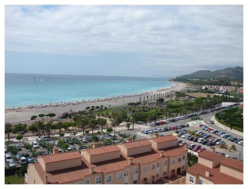 Apartamento con terraza, vistas playa y montaña