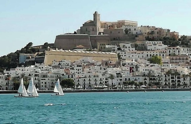 Apartamento Lujo en la Primera Linea del mar con Parking Privado