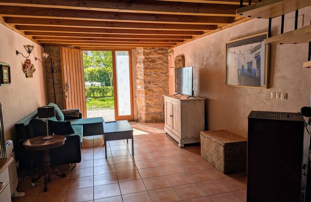 'Apartamento P' with shared pool and garden, Wi-Fi and air conditioning
