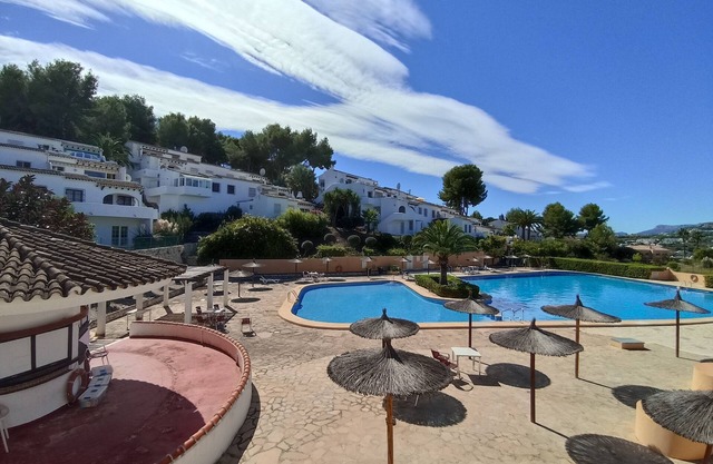 Apartement with lovely views on the outskirts of Moraira, close to shops.