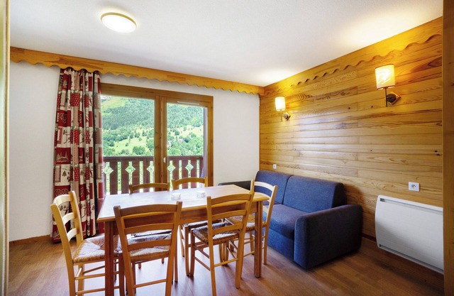 Apartment 'A1 308 Appart Au Pied Des Pistes' with Mountain View and Balcony