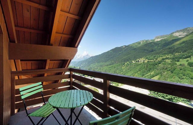 Apartment 'A2 508 Appart Au Pied Des Pistes' with Mountain View and Balcony