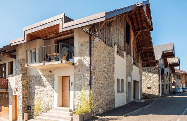 Apartment 'Chez Flo - Clim Parking - Clg' with Mountain View and Air Conditioning