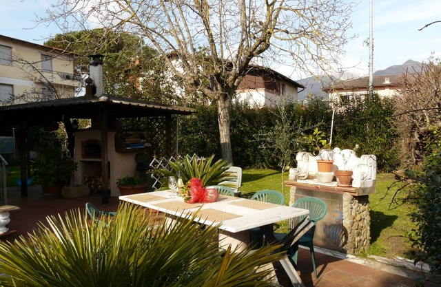 Apartment in Cinquale,Versilia,garden,barbecue,family friendly, sleeps 4
