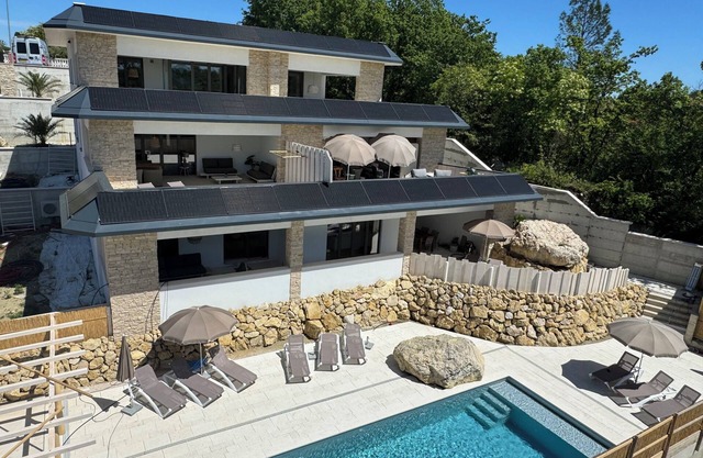 Apartment(1) Luka max.4 pers. Clothing optional/FKK in May/June/Sept pool