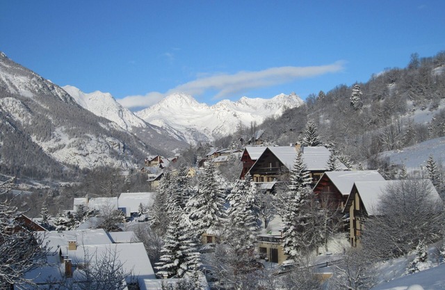 APARTMENT 2 TO 4 PEOPLE - SERRE CHEVALIER 1350 m - BEAUTIFUL VIEW ON THE MOUNTAIN
