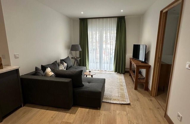 Apartment '202' with Shared Garden, Balcony and Wi-Fi