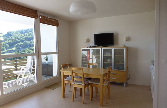 Apartment 6 ppl, Wi-Fi, near ski slopes, private garage, lake and mountain view