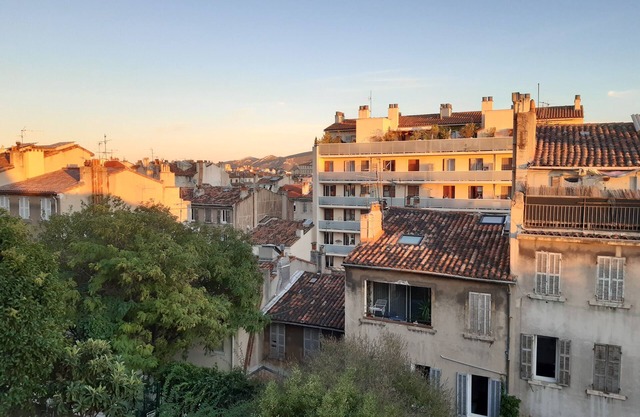 Apartment 65 m2 quiet Longchamps area with garden on ground floor