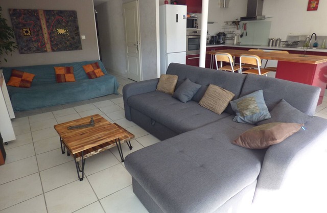 Apartment 80 m2, 20 m from the sea, with garden, furnished terrace