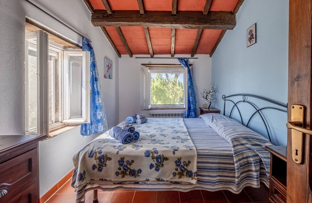 Apartment "Agriturismo La Pieve - Gerani" with Shared Pool & Wi-Fi
