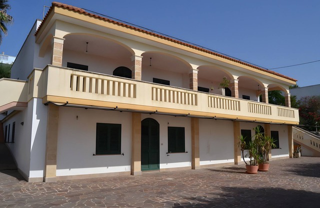 Apartment 'Alba Del Mare' with Sea View, Private Terrace and Shared Garden
