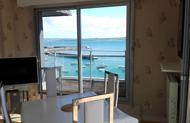 APARTMENT AND TERRACE SEA VIEW ON DOUARNENEZ BAY