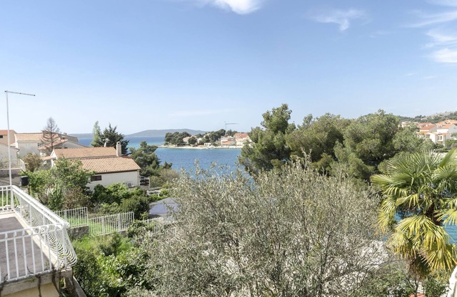 Apartment Andrija (21591-A1) - Zaboric (Sibenik)
