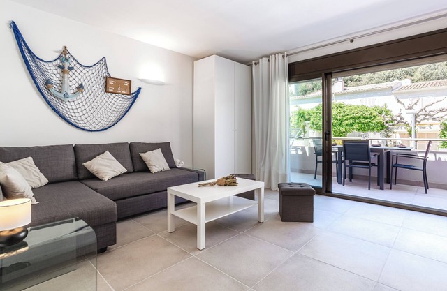 Apartment 'Antic Plankton - Sa Riera, Begur' with Private Terrace, Wi-Fi and Air Conditioning