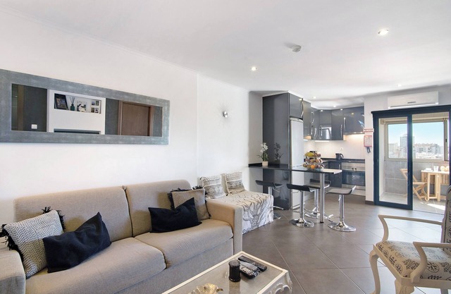 Apartment 'Apartamento Freire' with Balcony, Wi-Fi and Air Conditioning