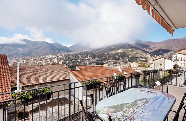 Apartment 'Appartamento Sofia Loren' with Sea View, Wi-Fi and Air Conditioning