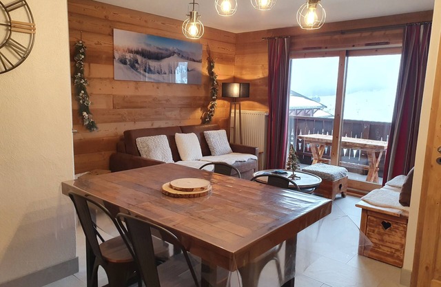 Apartment at the foot of the slopes Village des Lapons residence with swimming pool