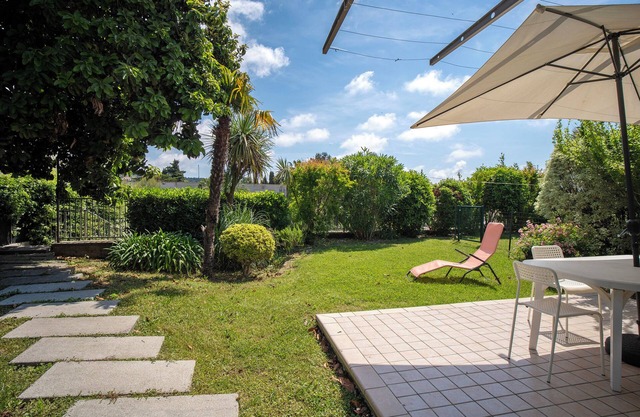 Apartment 'Avocado' with Shared Pool, Wi-Fi and Air Conditioning