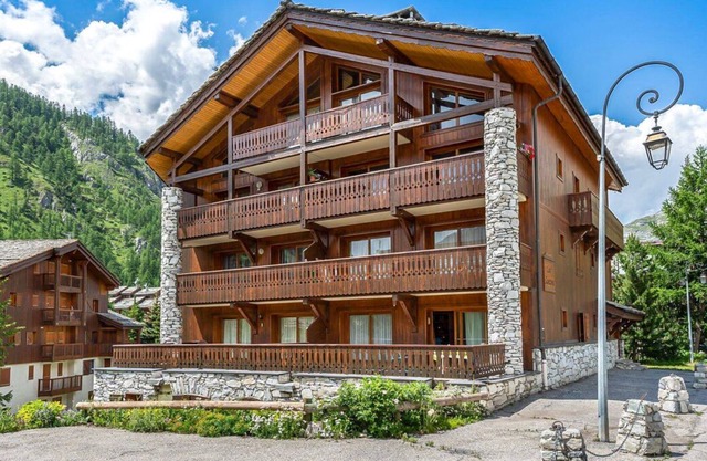 Apartment Beau - Three Bedroom Villa, Sleeps 6