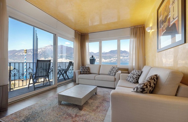 Apartment 'Bianca' with Lake View, Wi-Fi and Air Conditioning