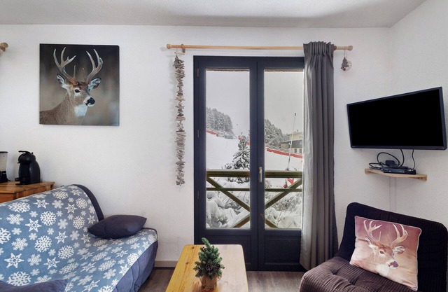 Apartment 'Capcir' with Mountain View, Shared Terrace and Wi-Fi