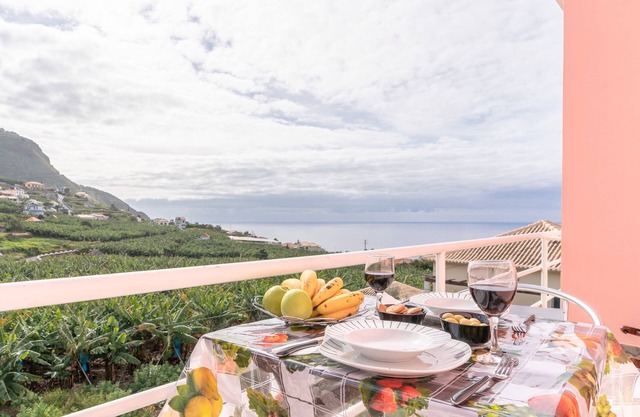 Apartment Casa Anny, location with stunning views over the sea and mountains.