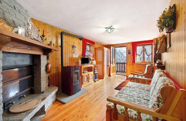 Apartment 'Casa Betulla Champorcher' with Mountain View, Shared Terrace and Shared Garden