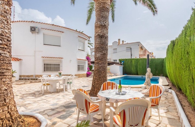 Apartment 'Casa Esther' Near the Beach with Large Private Pool & Wi-Fi