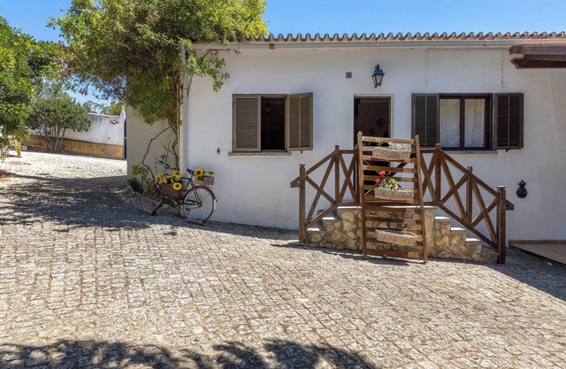 Apartment 'Casa Rústica' with Shared Pool, Shared Terrace and Wi-Fi