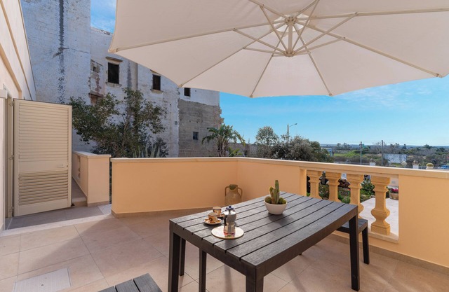 Apartment 'Casa Vacanza Sotto La Lizza' with Private Terrace and Air Conditioning