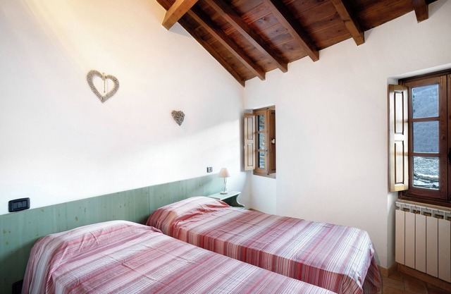 Apartment 'Casa Verde - Sciu´ Pepin' with Private Terrace, Private Garden and Wi-Fi