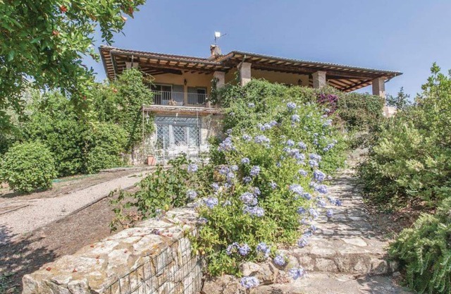 Apartment "Casale Cacciata Grande Elisa" with Shared Pool & Wi-Fi