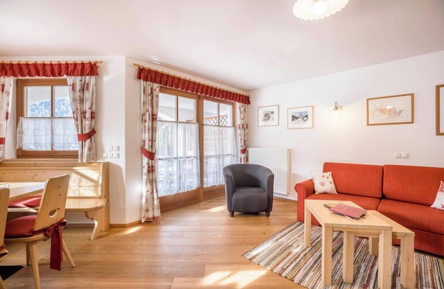 Apartment "Ciasa Tlara Alma" Near the Ski Lift with Mountain View & Garden