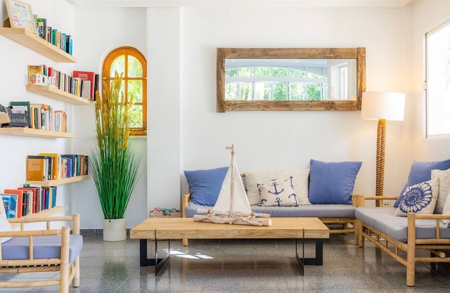 Apartment Close to the Beach with Pool Access, Private Terrace, Air Conditioning and Wi-Fi
