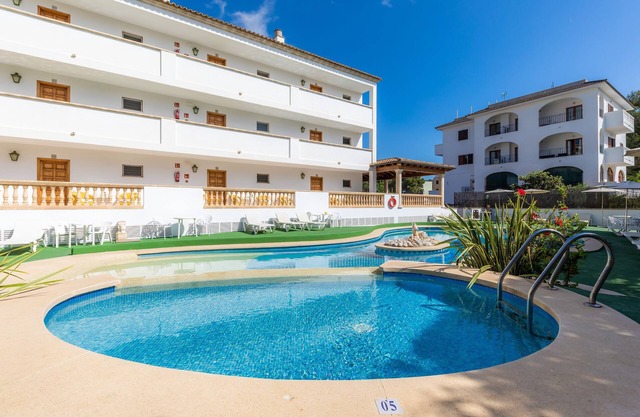 Apartment Close to the Beach with Pool Access, Private Terrace, Air Conditioning and Wi-Fi