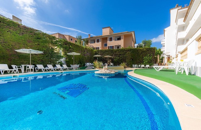 Apartment Close to the Beach with Pool Access, Private Terrace, Air Conditioning and Wi-Fi