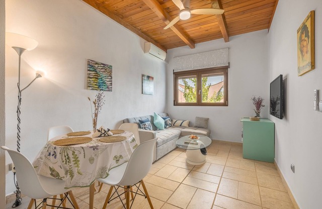 Apartment 'Con Vistas A La Piscina' with Mountain View, Wi-Fi and Air Conditioning