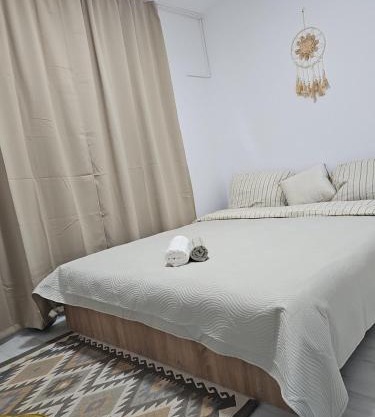 Apartment cu bun gust, parcare publica fără plata, Self Non Stop check in, zona linistita