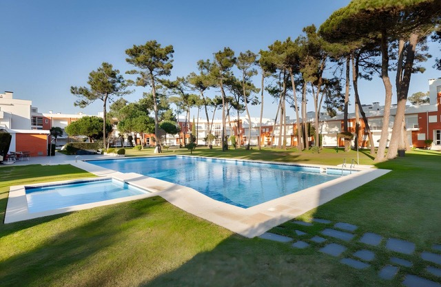 Apartment 'Em Condominio De Esposende' with Sea View, Shared Pool and Wi-Fi