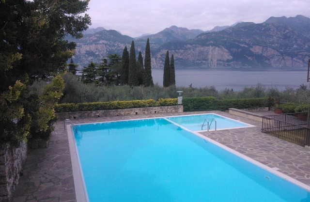 Apartment Enchanting Lake View, convenient to the Center and the Beaches