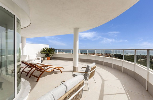 Apartment 'Tarongers' with Shared Pool, Wi-Fi and Air Conditioning
