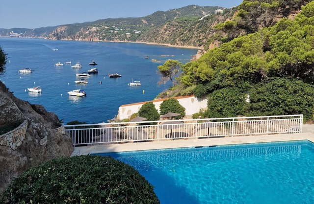 APARTMENT AT WALKING DISTANCE FROM THE BEACH AND POOL