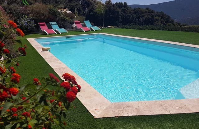 Apartment F3, 90m2, sea and mountain view + garden