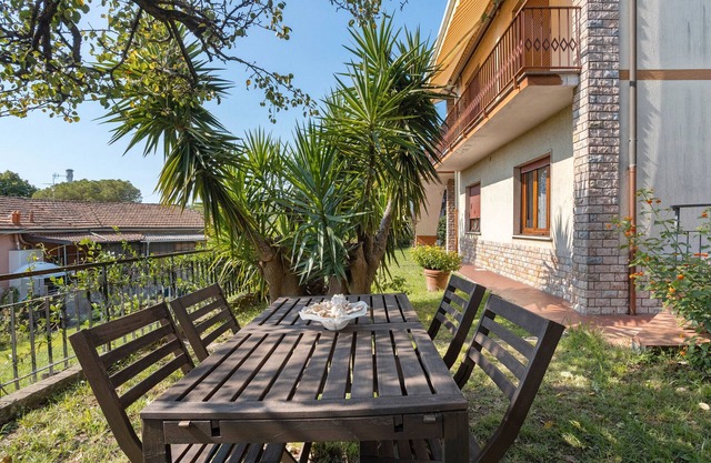 Apartment 'Felda' with Private Garden, Wi-Fi and Air Conditioning