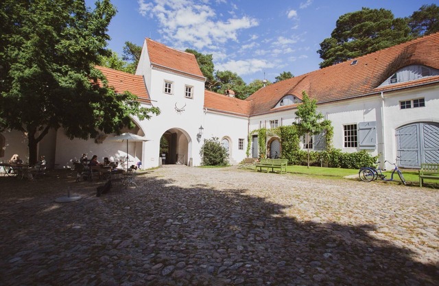 Apartment 'Ferienwohnung Jagdschloss Grunewald' with Shared Garden and Wi-Fi