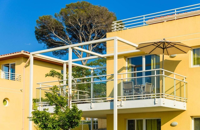 Apartment in Le Brusc near Sandy Beach