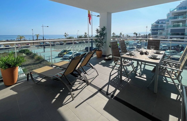 Apartment 'Frontline Duna Beach' with sea view, WLAN and air conditioning
