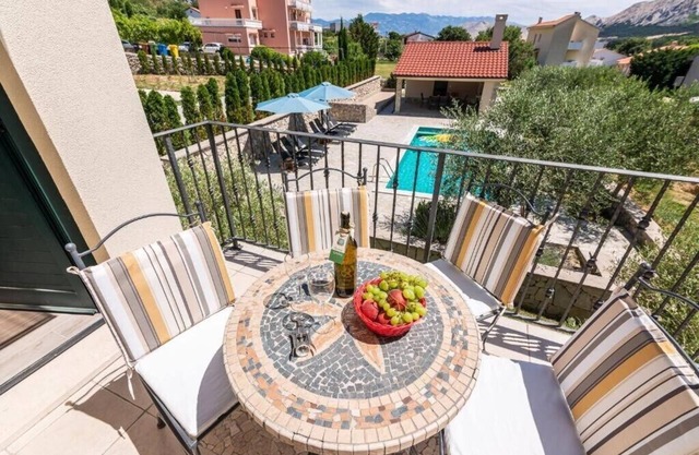 Apartment Garden No. 3 with pool for 4-5 people